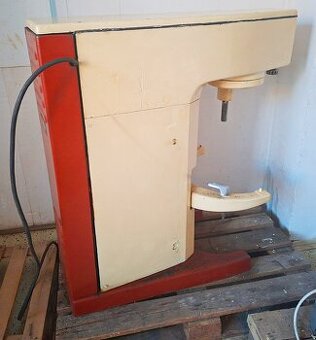 Robot - hnětač - míchací stroj