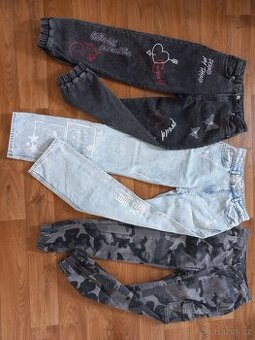 Dámské rifle a maskáčové kalhoty vel. S a M