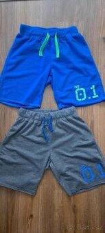 2 ks chlapeckých kraťasů ve vel. 140/146