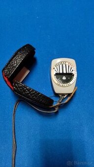 Expozimetr Metra s pouzdrem z Československa