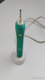 Elektrický kartáček Oral 3756