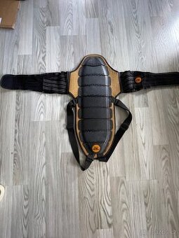 Páteřák. Chránič páteře. Rossignol 70 cm.