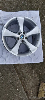 přední kolo na BMW X6 pro pneu 275/45/20