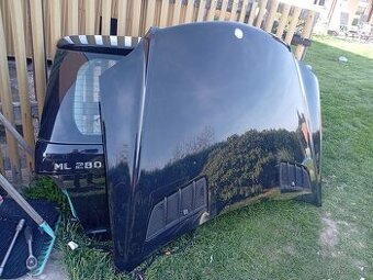 MERCEDES BENZ ML W164 KAPOTA ČERNÁ PĚKNÁ BEZ REZU