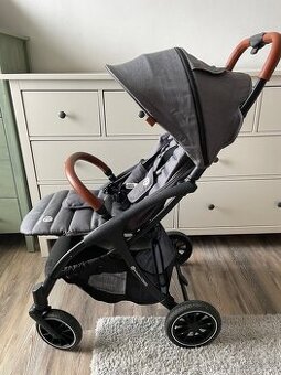 Sportovní kočárek Petite&Mars Cross