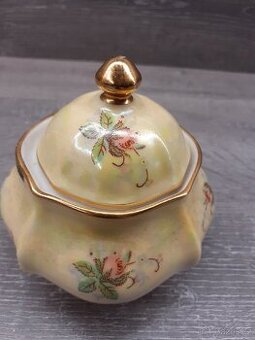 Pozlacená cukřenka