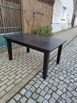 Rozkládací  jídelní  stůl
