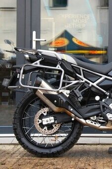 Originální držáky bočních kufrů