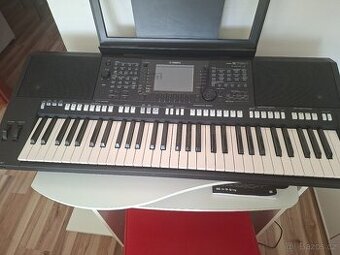 Yamaha psr s750