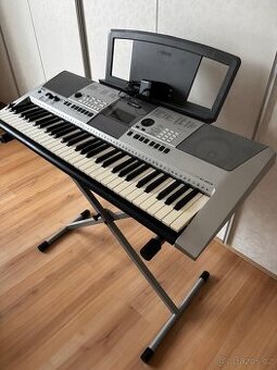 Yamaha PSR-E413 programovatelné klávesy s dynamikou úhozu