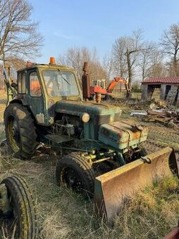 Traktorbagr Bělorus