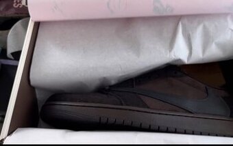 Air Jordan 1 x Travis Scott Velvet Brown and Dark Mocha Size