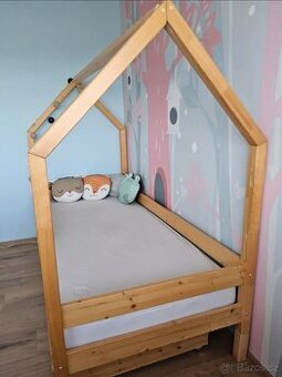 Dětská domečková postel