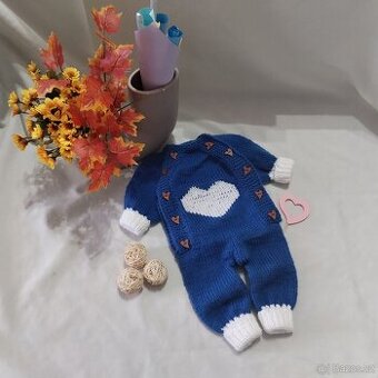 Pletený overal se srdíčkem