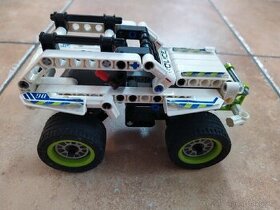 Lego Technic 42047 Policejní zásahový vůz.