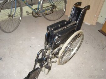 skládací invalidní vozík