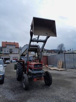 Traktor Massey Ferguson MF 152