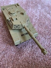 Tank M1A2 SEP na baterie se zvuky střelby - 1