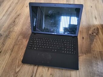 Asus X552M na díly nebo opravu - 1