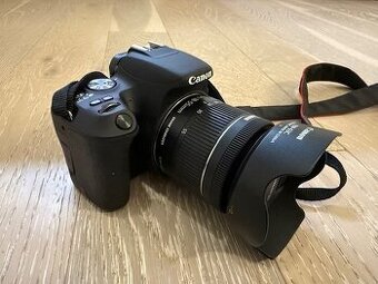 Poloprofesionální zrcadlovka Canon EOS 200D s příslušenstvím