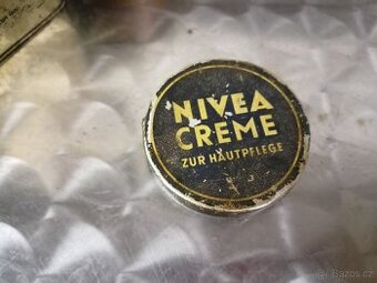 Plechovka nivea černá poškozené