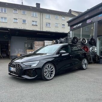Audi RS R19
