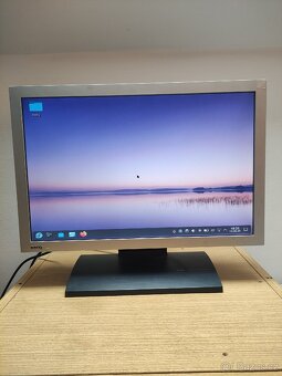🖥 LCD monitor BenQ FP92W (model Q9W5) – 19", funkční, VGA
