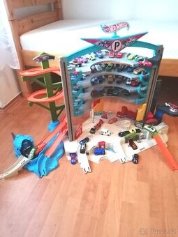 Hot Wheels Mega garáž + 50 aut