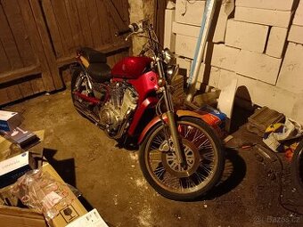 Suzuki Intruder vs
