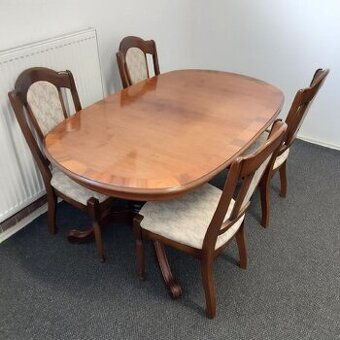 Jídelní oválný stůl, rozkládací a 4 židle