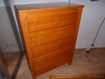 Dřevěná komoda se zásuvkami/prádelník