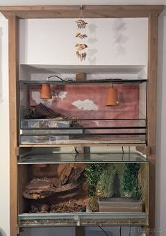 stojan +dvě terária