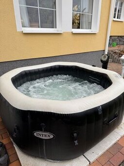 Nafukovací vířivka INTEX