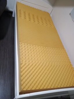 Bílá postel jednolůžko vč. roštu a matrace