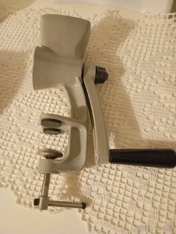 Retro mlýnek na mák