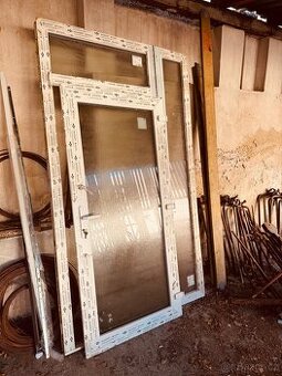 Prodám plastové dveře