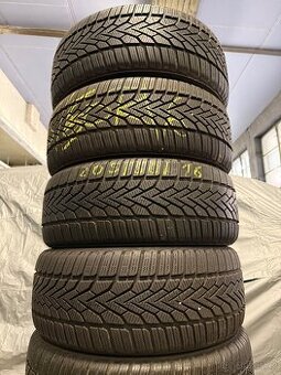 Prodám zimní 205/50/16 Semperit