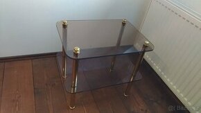 Odkládací/konferenční stolek z mosazi a kouř. skla