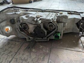 Ford Mondeo II přední světla