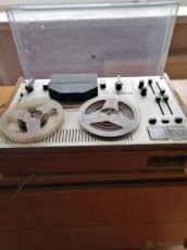 Magnetofon TESLA B 100