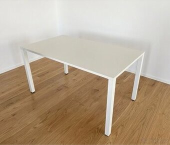 Kancelářský stůl