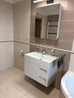 Umyvadlo baterie a skříňka