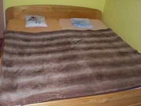 manželská postel s úložným prostorem 180 x 200 cm