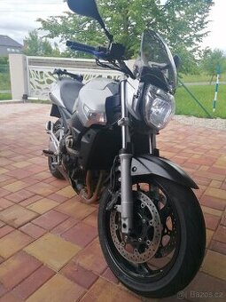 Suzuki gsr600