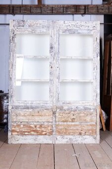Velká Vintage vitrína