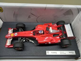 F1 FERRARI F2005 2005 RUBENS BARRICHELLO HOTWHEELS 1:18