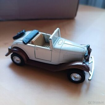 Prodám kovový model 1:43 Ford Roadster