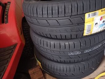 Nové pneu 195/65 R15