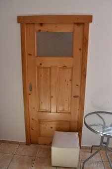 ZASOUVACÍ DVEŘE 80
