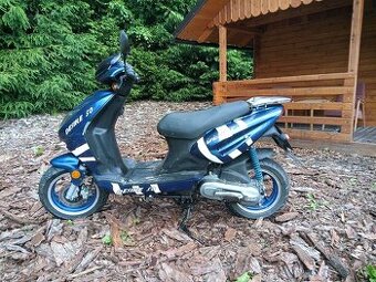 Spolehlivý skútr 2T 50 ccm
